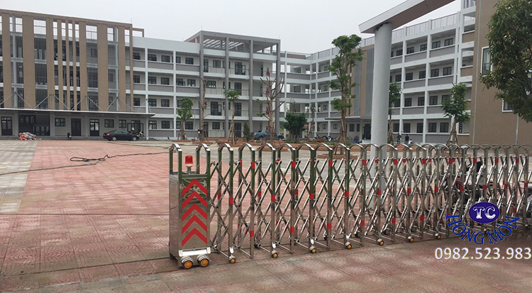Cổng xếp inox giá rẻ mẫu 01