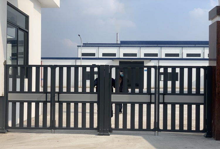 Lắp đặt cổng mở xoay