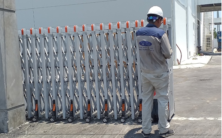Lắp đặt cổng xếp giá rẻ