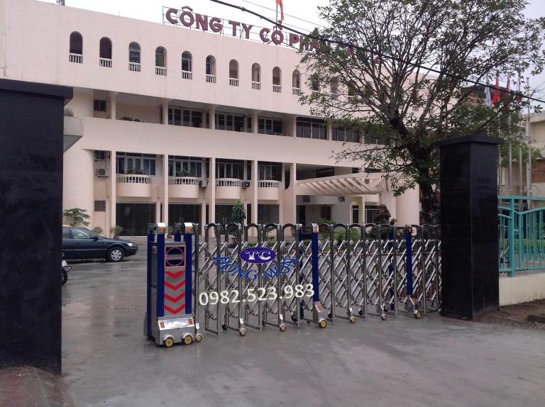Cổng xếp inox tại Long Biên- Hà Nội