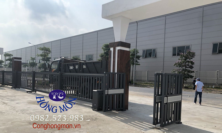 Cổng lùa và cổng phụ hợp kim nhôm