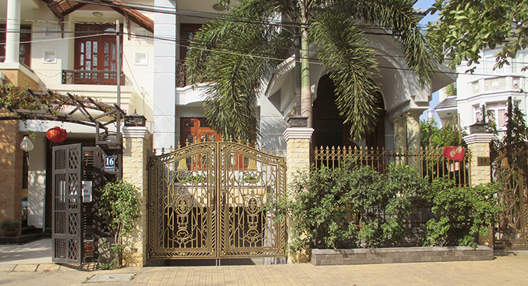 Cổng nhôm đúc chân không