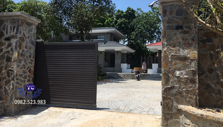 Cửa cổng lùa sắt tại Ba Vì