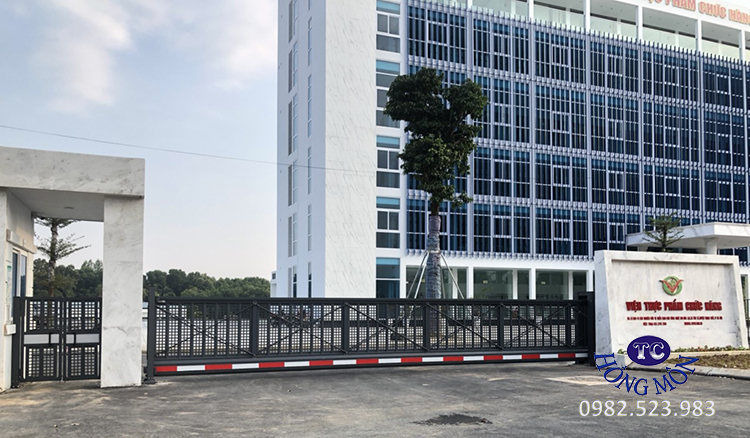 Cửa cổng lùa treo cao cấp Hồng Môn