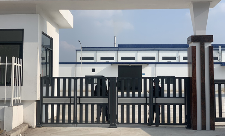 Cổng nhôm 4 cánh