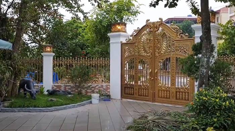 Cửa cổng nhôm đúc giá bao nhiêu