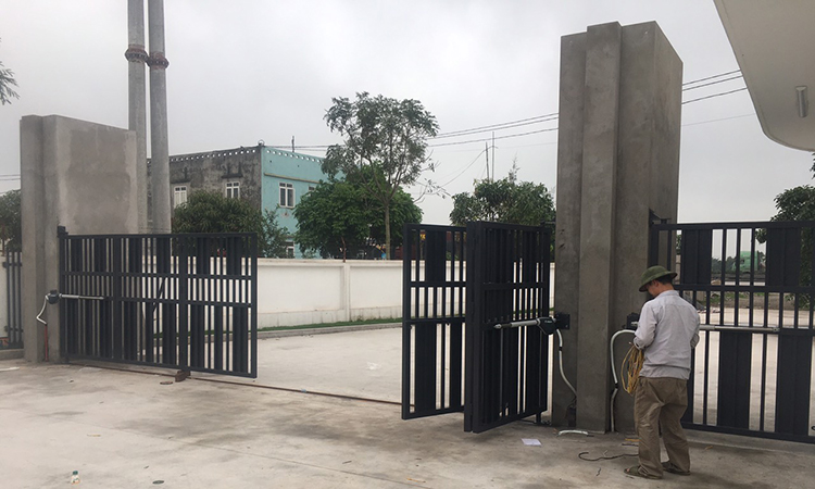 Mẫu cổng sắt 3 cánh